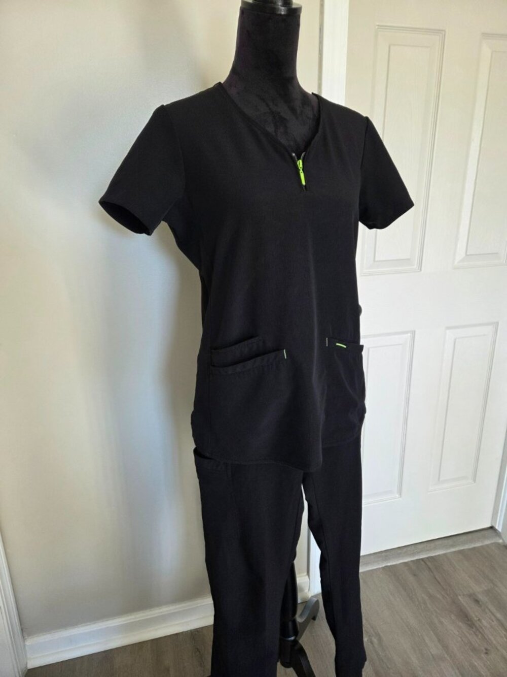 Med Couture AIR Medium Black Scrub Set Top & Pants